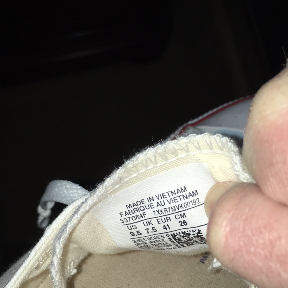 White converse - Picture 2 of 2